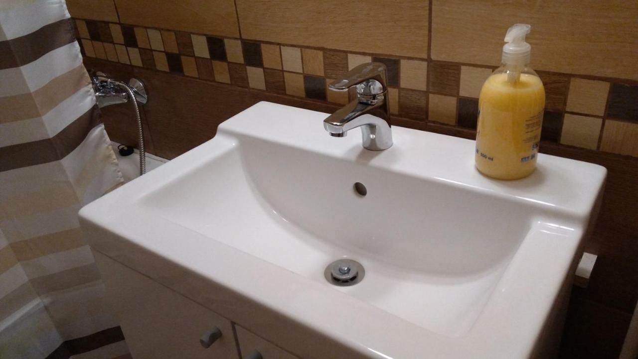 Gesztenyes Apartman Miskolc Buitenkant foto